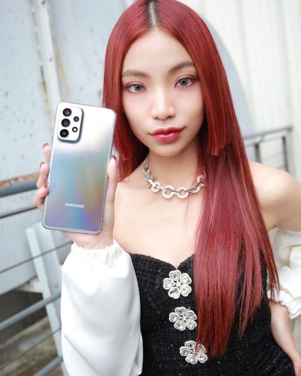 taaoemofficial's tweet photo. ♡︎ 𝐈𝐆 𝐏𝗼𝐬𝐭 𝐔𝐩𝐝𝐚𝐭𝐞 : taaoem
#GalaxyA23 5G สี #Silverbright มาพร้อมกับชิปเซ็ตเร็วแรงงง เล่นเกมส์เพลิน ไถฟีดอย่างฟิน และราคาไม่ถึงหมื่น โดนใจตาออมสุดๆ #TeamGalaxy
#Taaom4EVE #4EVE https://t.co/qbp6BI5atJ