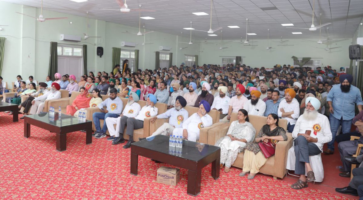 VanditaPahwa's tweet photo. A cancer awareness session was organised at Akal Group of Institutions by @hbchsangrur 
D participants were also sensitised on the need of strong anti tobacco laws. They were trained in breast examination n actively participated in the screening camp. 
@docgulia @PunjabGovtIndia https://t.co/TyZ7TbalDn