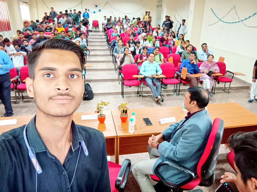 Mallan27836120's tweet photo. Very thankful to CSJMU and Ashu Gupta Sir from BIAG india for making an interactive talk on "DOROTICS" in our campus..

A Journey Towards AI😍...
#Robotics #robots
#drones #DroneSAR #ArtificialIntelligence #MachineLearning https://t.co/GlAhW7fIlG
