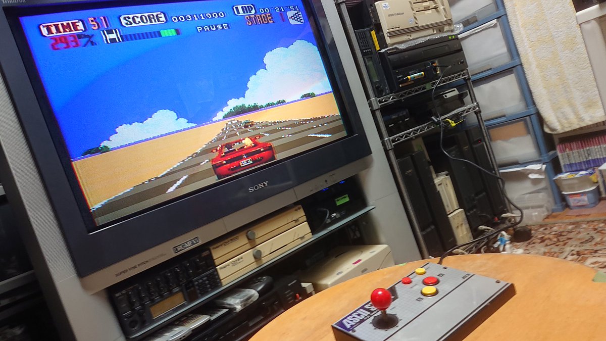 やっぱアウトランの鮮やかさはメガドライブ版が一番いいなあ