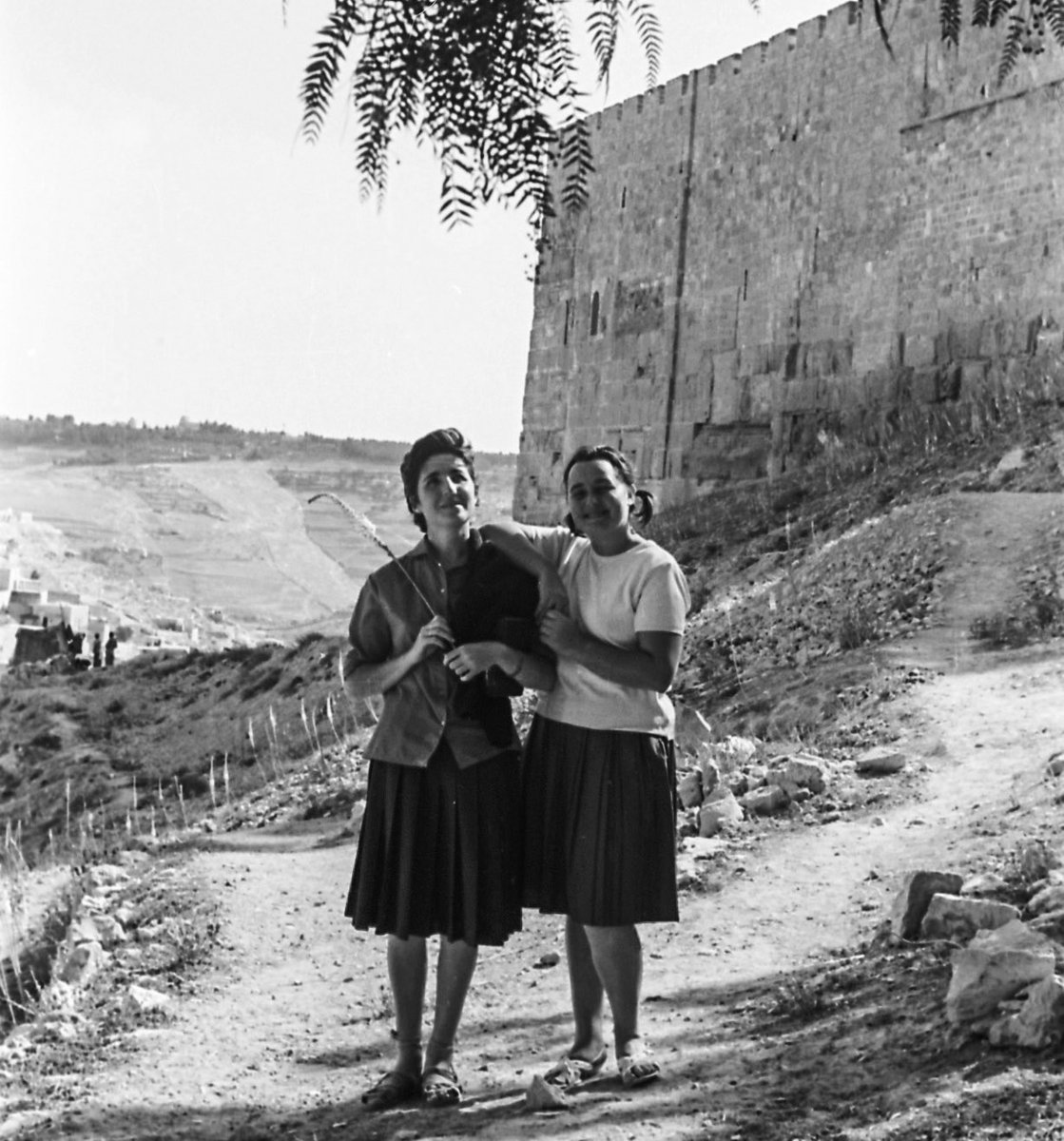 francescogiosue's tweet photo. Qui avete il link dell’intervista che mi ha fatto Filippo Peschiera sul mio ultimo libro "Sono in te tutte le mie fonti. La serva di Dio Carmen Hernández in Terra Santa (1963-64): https://t.co/P6TSNzDwt3 https://t.co/kcxHboj8Pa