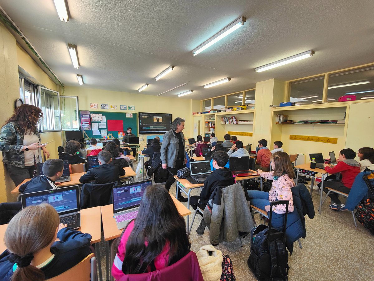CEIP Antonio Machado (@machadoburgos) on Twitter photo Hoy hemos recibido la visita de Héctor y Pablo. Han hecho un taller de Croma con los alumnos de 6º. Súper interesante y fácil para trabajar en el día a día. ¡Gracias <a href="/TICABurgos/">TICABurgos</a>!
#trabajandoconlasTIC Hoy hemos recibido la visita de Héctor y Pablo. Han hecho un taller de Croma con los alumnos de 6º. Súper interesante y fácil para trabajar en el día a día. ¡Gracias <a href="/TICABurgos/">TICABurgos</a>!
#trabajandoconlasTIC