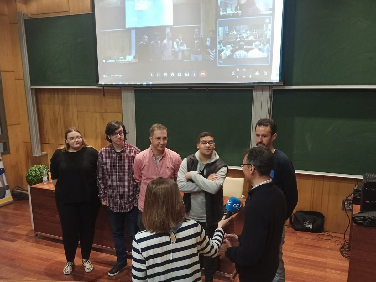 cifpceuta's tweet photo. #Uniteko ha sido el proyecto ganador en estos retos de #FPAvanza en Ceuta. Se trata del proyecto de @fundacionorange en el que se ha propuesto una solución de Economía Circular para instalar fibra óptica en comunidades de vecinos. ¡Enhorabuena a Leticia, Aiman, Manu y Yaser! https://t.co/7tE6I6JPDu