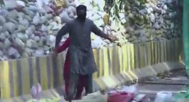 Mard ko zaib deita hai , k'h wo aurat ka defaa aisy e kry .....Chahy MAA ho , Behn ho Bivi ho ya beti  ❤️❤️