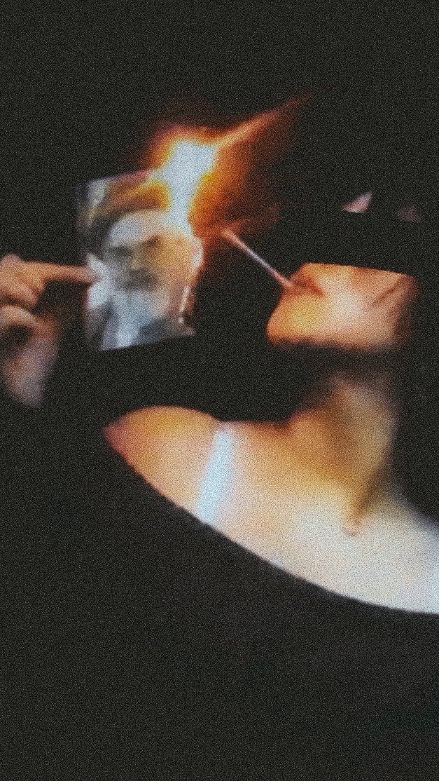 Lfgggg burn down the house 🔥🔥🔥

#MahsaAmini #IranRevoIution #OpIran