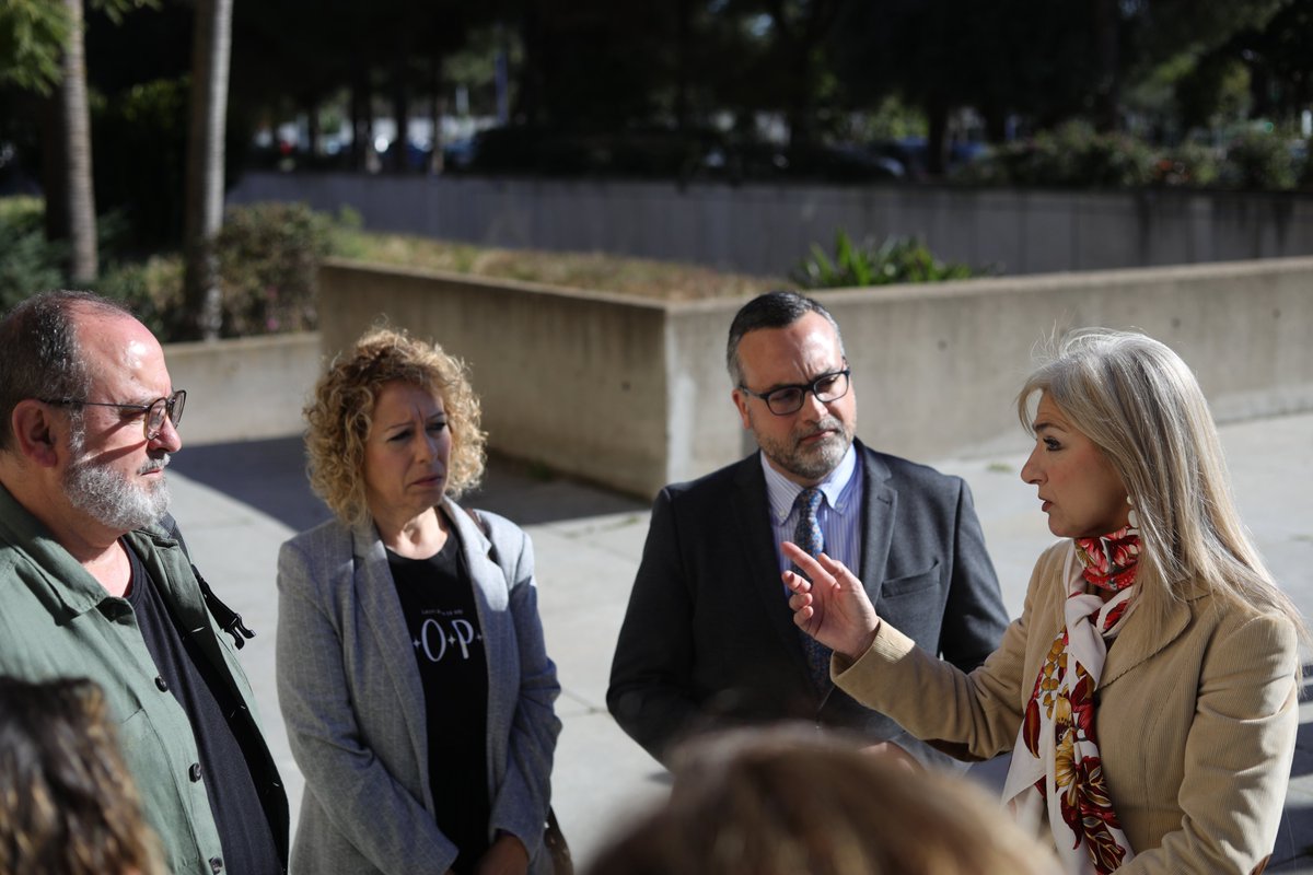 Es un día importante para nuestra comunidad educativa. Hemos firmado un acuerdo con los sindicatos que da un paso más en la mejora de las condiciones de las monitoras: 200 de ellas pasarán a jornada completa. Aún nos queda trabajo, pero con el diálogo social lo sacaremos adelante