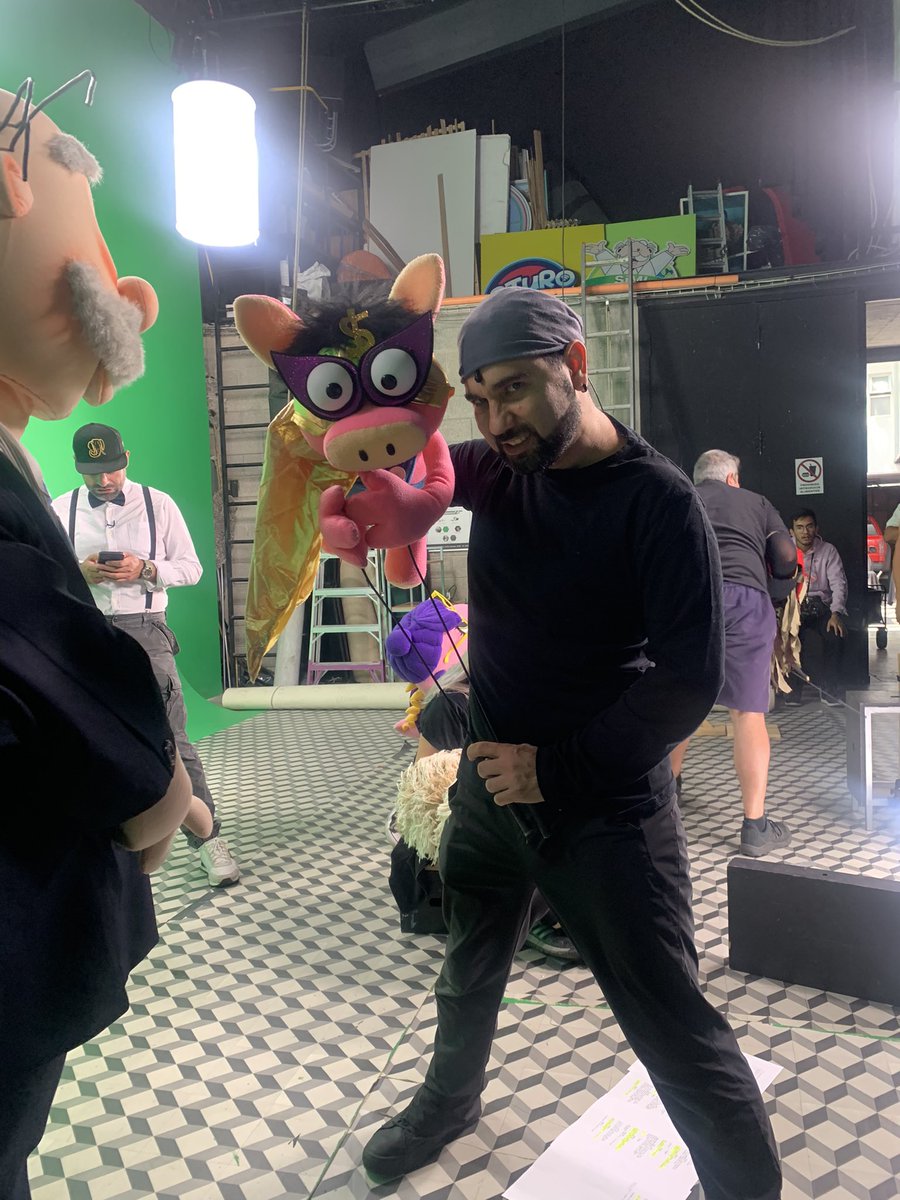 ¡Un capítulo más de esta serie que me toca actuar y dirigir!  

ARTURO Y SU PANDILLA