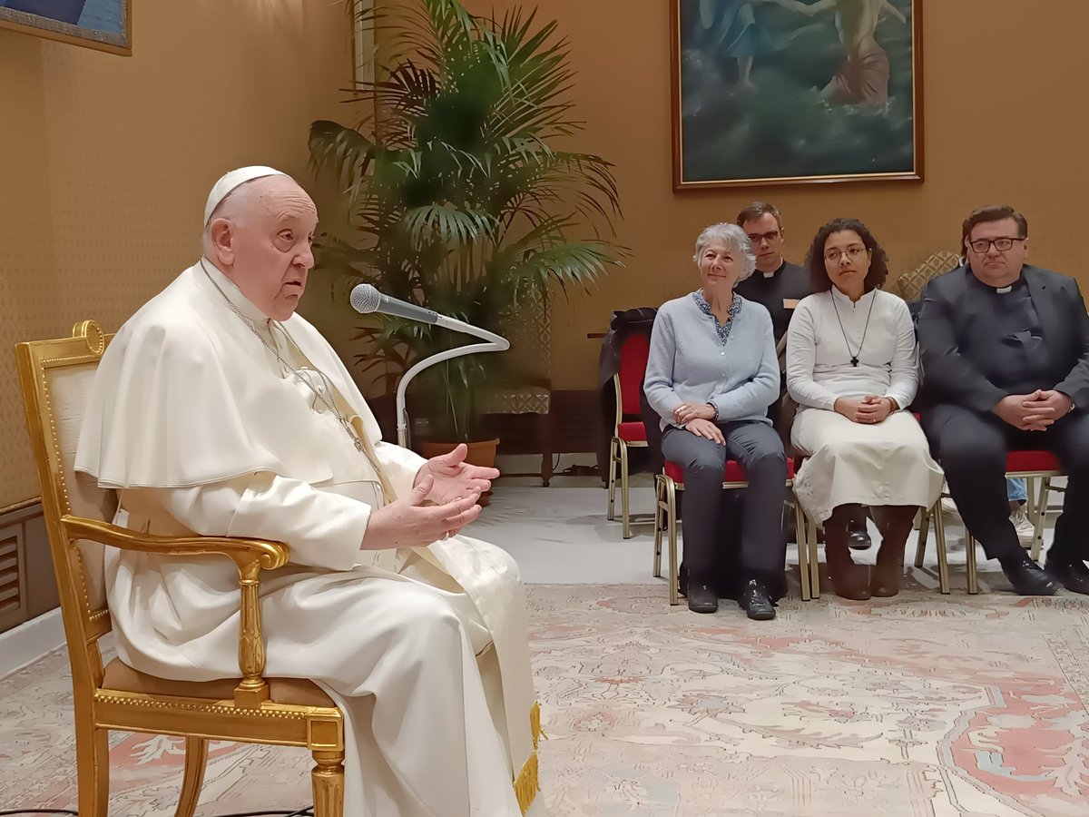 SrNatB's tweet photo. It was great to meet @Pontifex this early morning at the end of our preparatory meeting for the ecumenical vigil of prayer @Together2023 on Sept 30 at the eve of @Synod_va An experience of a synodal preparation with delegates from many christian denominations &amp; countries @taize https://t.co/UyU4gIvFMr