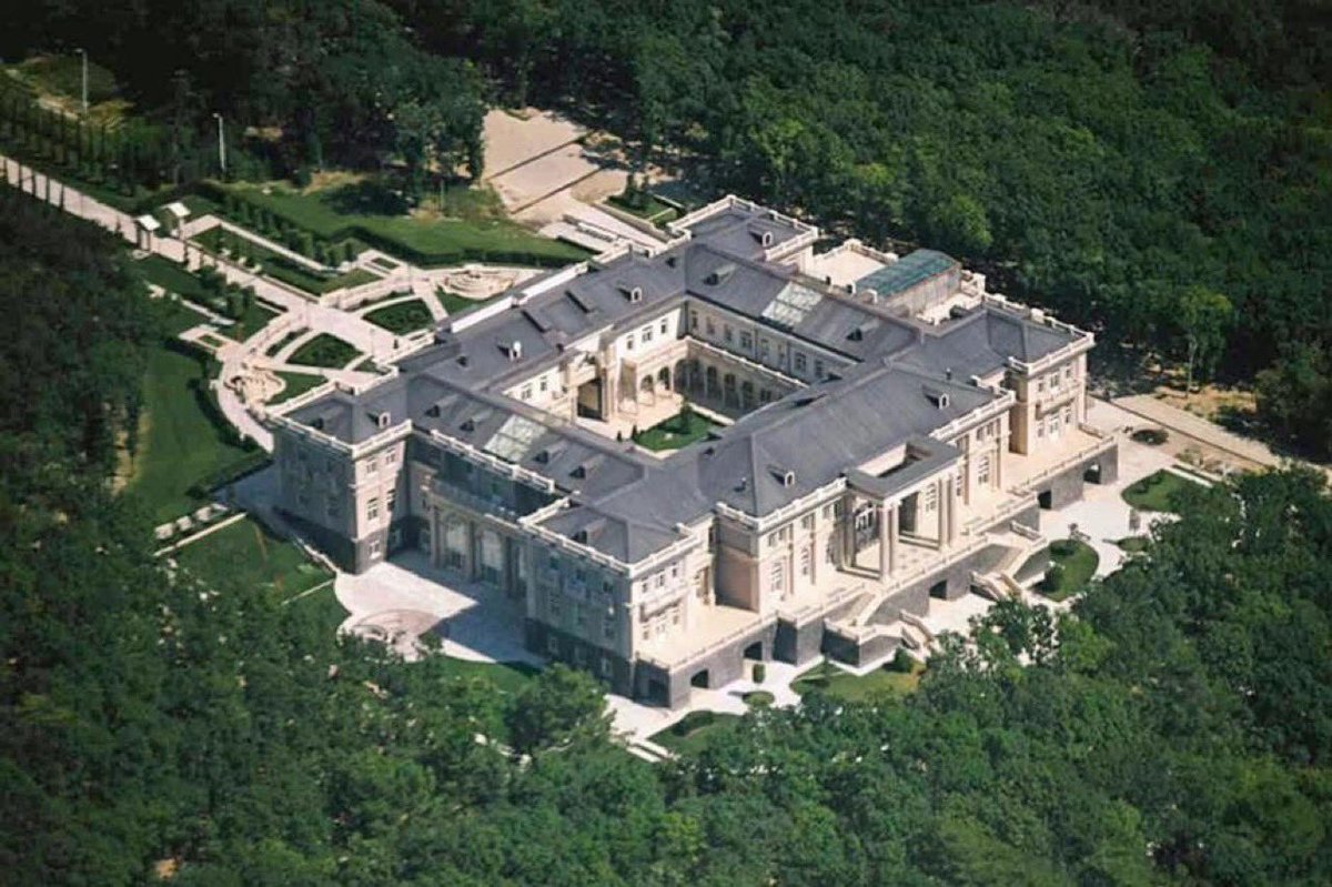 Beefeater_Fella's tweet photo. @tassagency_en All in the name of a 3rd rate KGB admin psychopath- whom you support and deserve the consequences of.
See his palace and yachts, bought from fraud, embezzlement and stealing money from the nation.
#Congratualtions #UsefulIdiots #BankruptNation #NoToilets https://t.co/iymq1LkxIH