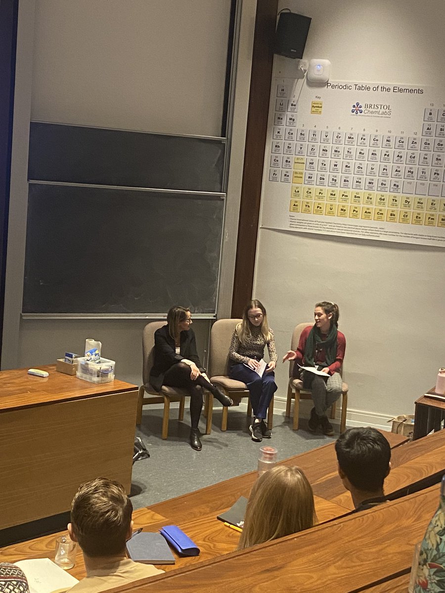 Now on to the student led Q&A. A fantastic opportunity for our students to hear more about @sarah_reisman’s experiences in chemistry! Chaired by committee members Sarah Eibensuchtz and @apphillips98