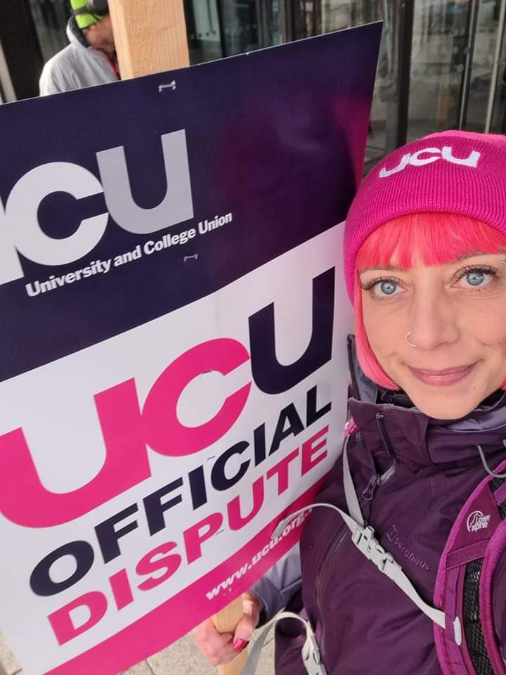 More pink hat action, with matching hair! #ucuRISING @ucu @uclan