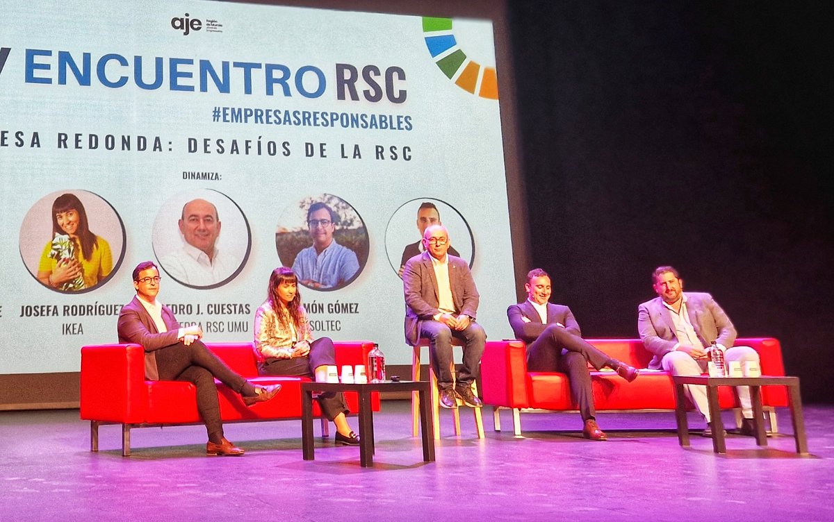 Esta mañana hemos asistido al 'V Encuentro de RSC #Empresasresponsables' organizado por la AJE Región de Murcia, que como viene siendo habitual en los últimos años, el evento ha sido patrocinado por CaixaBank.