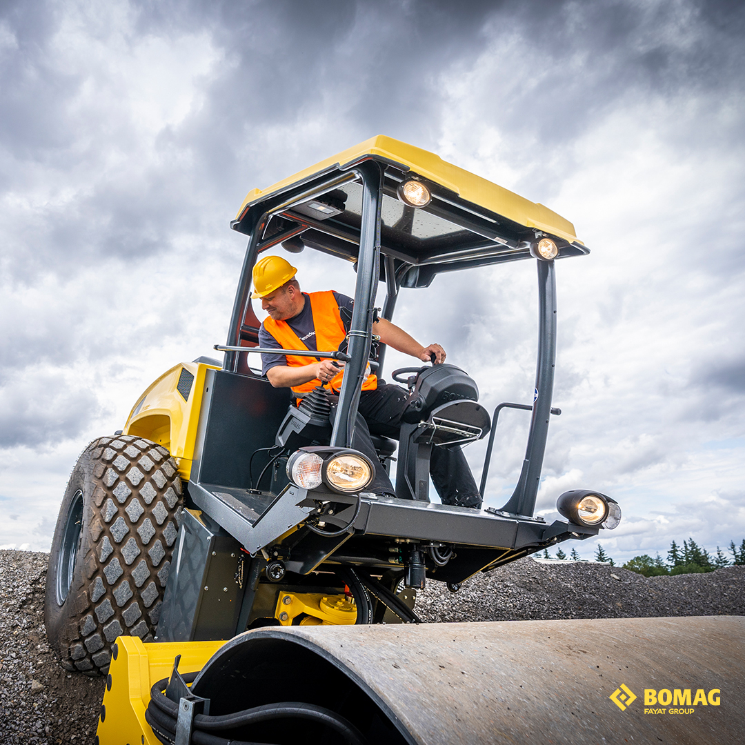 CemaMaquinaria's tweet photo. Asegúrate un resultado excelente con los nuevos rodillos de tambor Smart Line de BOMAG 💪
#cemamaquinaria #cemateam #rodillo #bomag #smartline https://t.co/2rSPFC8j3D
