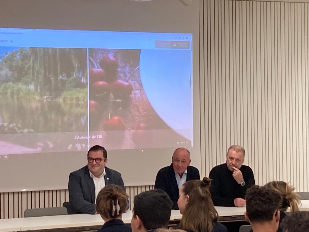 LyceeADumas's tweet photo. Marc Haeberlin, chef ⭐️⭐️ de l'auberge de l'Ill est venu avec ses collaborateurs à la rencontre des élèves de #2PRO du @LyceeADumas. Un moment d'échange inoubliable avec une des références de la gastronomie alsacienne et française !
#VoieProfessionnelle #excellence @acstrasbourg https://t.co/QJVE18vx85