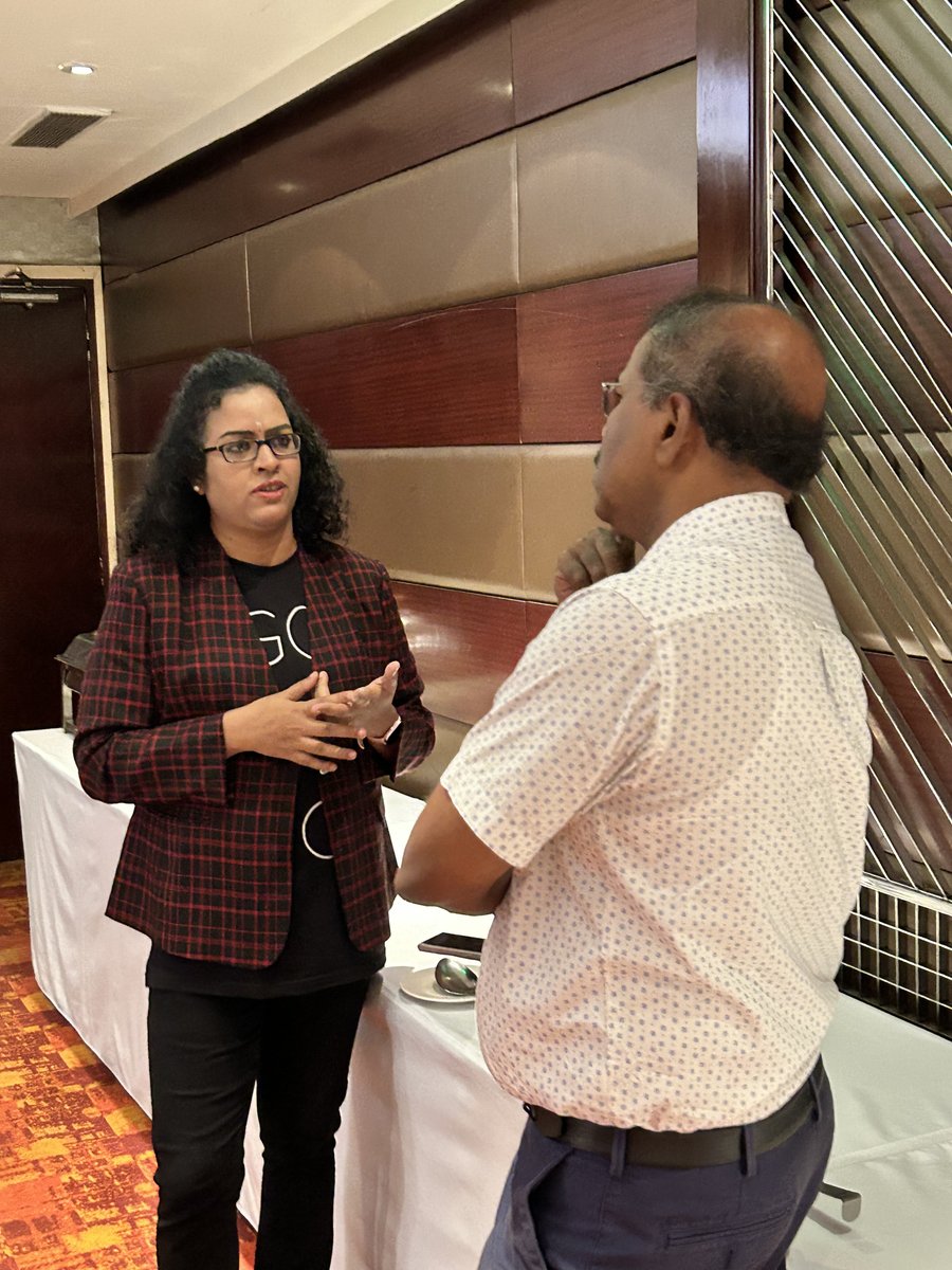 ZohoBooks's tweet photo. 3 events, 2 days! Zoho 🤝 @HSBC  co-hosted the first leg of #connectedbanking events in Namma Chennai. Our product experts met with our beloved customers&amp; partners to explore the world between business operations and banking. 

Psst..we're coming to your city next.🙌 https://t.co/dlVnSiAOAD