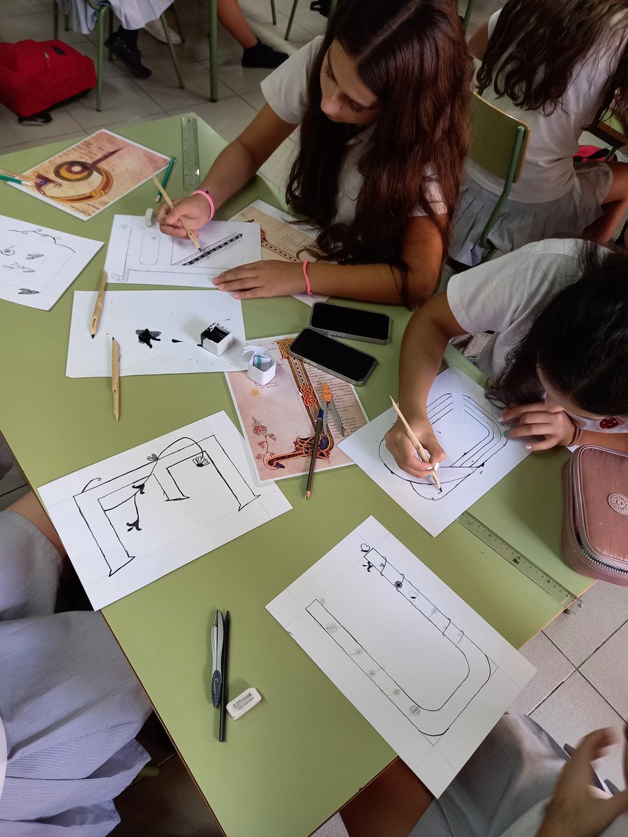 El director artístico de nuestro proyecto de educación patrimonial <a href="/Emilianensis/">Emilianensis #SanMillán #Suso #Yuso #LaRioja</a>, Adolfo Falces, imparte hoy un taller de caligrafía medieval y letras capitulares en el Colegio Parque de España de Rosario (Argentina) 🇦🇷.