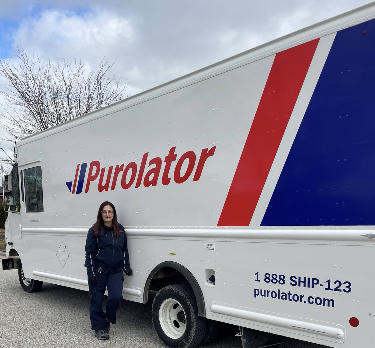 Meet Joselyne Harris, our #EverydayHero courier from Windsor, Ont. While delivering a package, she noticed signs of fire & quickly alerted the customer, who arrived in time to extinguish a small stovetop fire. Thanks, Joselyne, for #GoingTheExtraMile & caring for our customers!