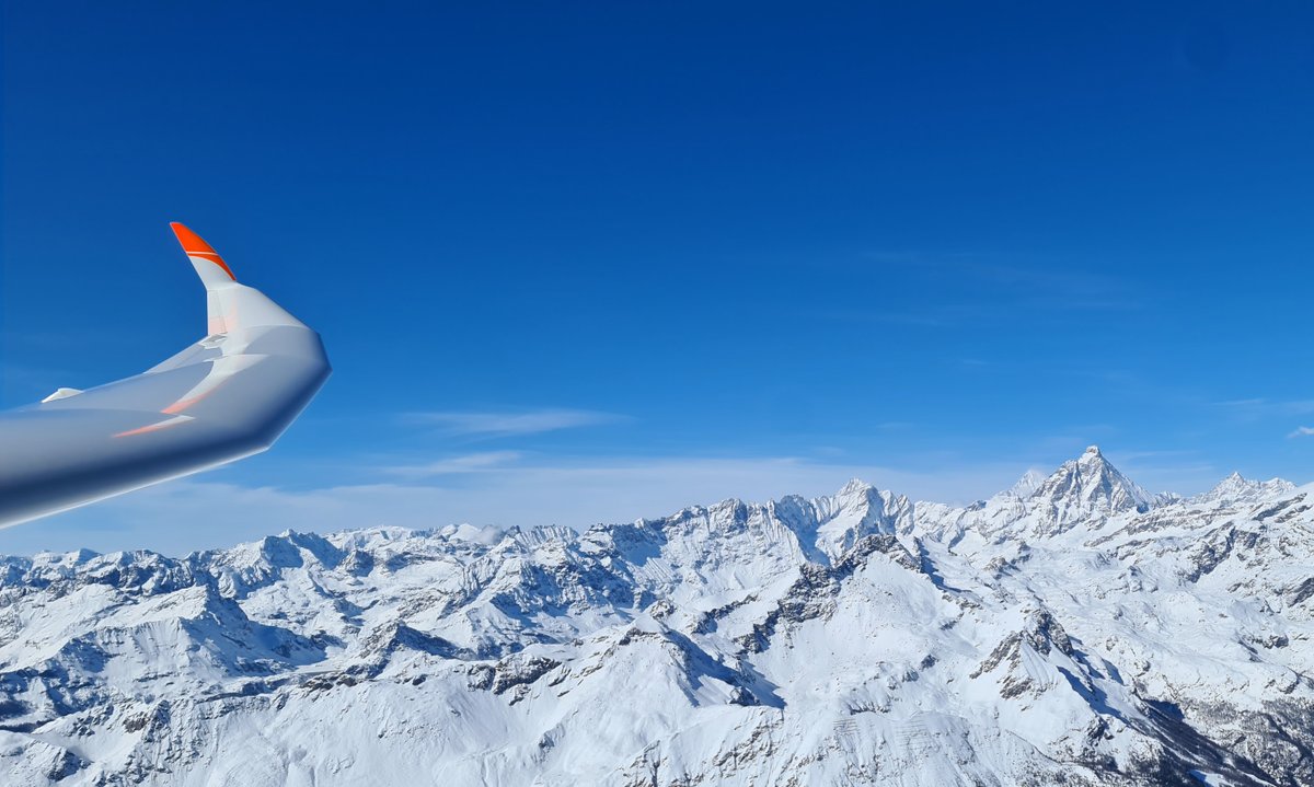 meteosuisse's tweet image. Nette embellie aujourd&apos;hui grâce à un flux de nord-ouest sur les Alpes et du #foehn au Tessin. En parallèle, des phénomènes météorologiques d&apos;altitude qu&apos;on ne soupçonnerait pas dans ce ciel bleu se développent et font l&apos;objet du #blogmeteosuisse du jour : bit.ly/3TeeE7b