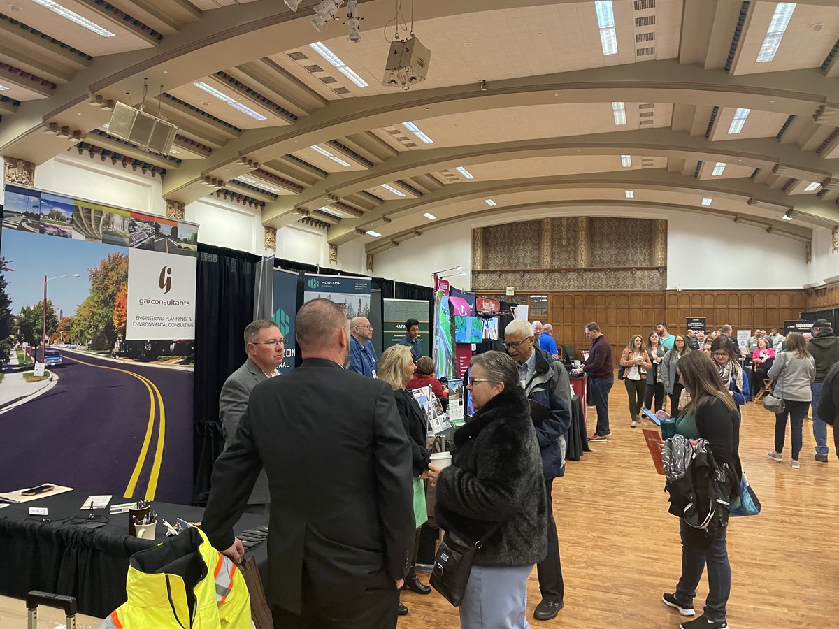 INDOT_WCentral's tweet photo. This week, INDOT employees, construction consultants &amp; local agencies attended the 109th #Purdue Road School Transportation Conference &amp; Expo! ✈🚉🚘 In 1915, there were 75 attendees. In 2023, there were over 3,000! Attendees learned, shared ideas &amp; proposed solutions. CONT... https://t.co/3hgkWJKm6I