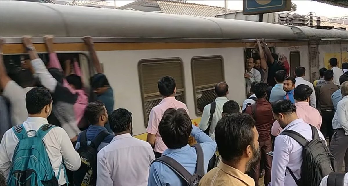 VedantMhatre1's tweet photo. Authorities, please Fast-Track #MetroLine14 & #MetroLine13 fr the people of Dombivli-Badlapur & Vasai-Virar belts & all other metro lines across Mumbai.
Mentioned regions especially are facing severe overcrowding & HUNDREDS falling off-of trains every year https://t.co/qmFebjv145