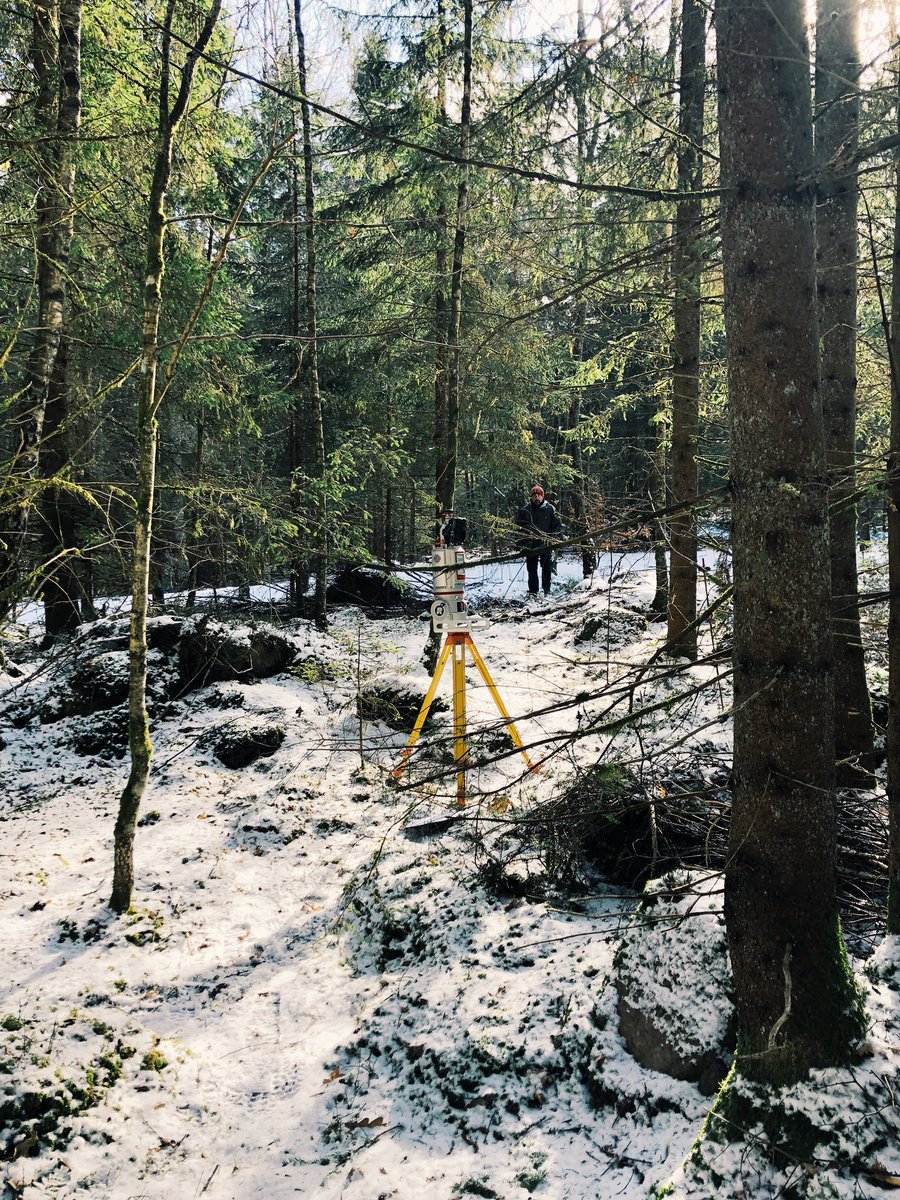 JoaannaEaton's tweet photo. Another day another slay 🌲🌳

Fieldwork in Rumperöd with a really cool scanner for a project on biomass estimation. Looks a bit like R2-D2 🤖 (see photo for comparison) 🤔 #Fieldphoto #Fieldphotooftoday https://t.co/bdl0jw05a3