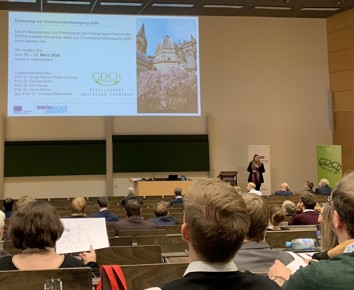 maikeblabla's tweet photo. Nach der #CDT2023 ist vor der #CDT2024. Gute Heimreise an alle die dabei waren und Kalender gezückt: Die nächste CDT findet am 11. - 13. März 2023 in Aachen statt. Organisiert von @HerresLab und @GDCh_aktuell . https://t.co/3uSnlJH2wg