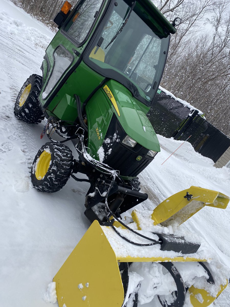 A HUGE thank you to Deerfield Place’s snow removal team! The last couple days have been rough, we appreciate you! 😊❤️
#snowremoval #deerfieldplace #maintenancefree