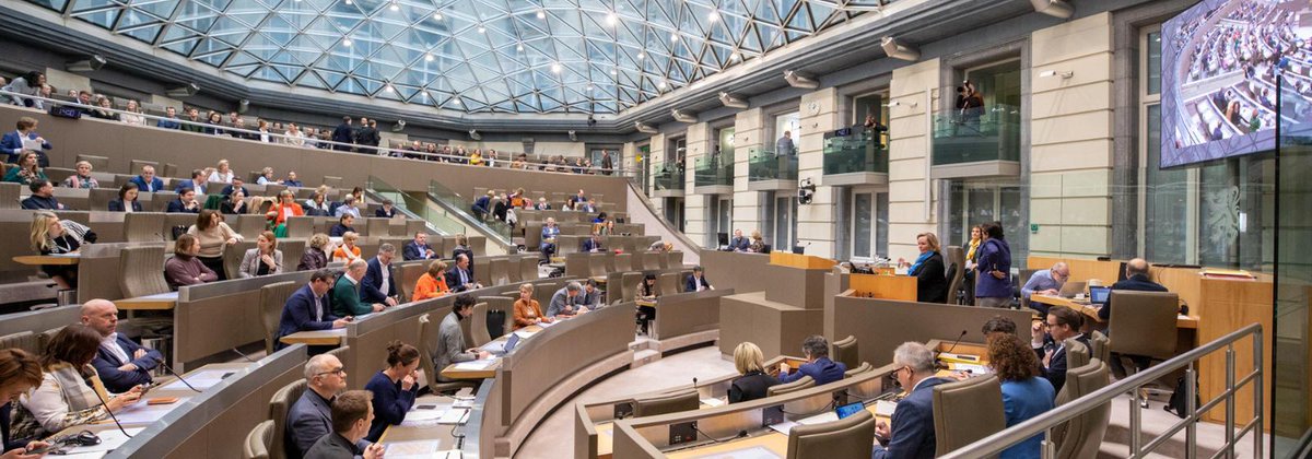 Het is gebeurd: het <a href="/vlaparl/">Vlaams Parlement</a> keurde het nieuwe decreet #sociaalcultureelwerk goed. Het slotdebat was gedreven, soms ontluisterend. Naast wat verbeteringen baren twee betwiste ingrepen ernstig zorgen.
👇 Bekijk/lees snapshots uit het debat👇 tinyurl.com/26s5mpj6