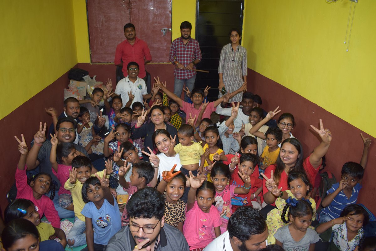YASH_Tech's tweet photo. YASH Technologies believes that every small act of kindness counts. Holding on to this value, #Volunteers of the #YASHFoundation came together to spend the day volunteering with YASH’s #Impact Partners. 

 #GivingBack #SpreadingLove #MakingADifference #LifeAtYASH https://t.co/RNuu97ntwS
