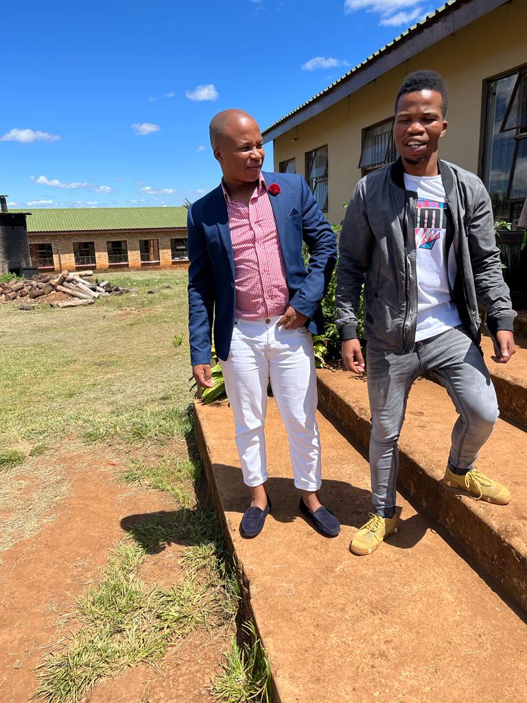 Swellihle's tweet photo. Teachers at work https://t.co/Pt0frWIasQ