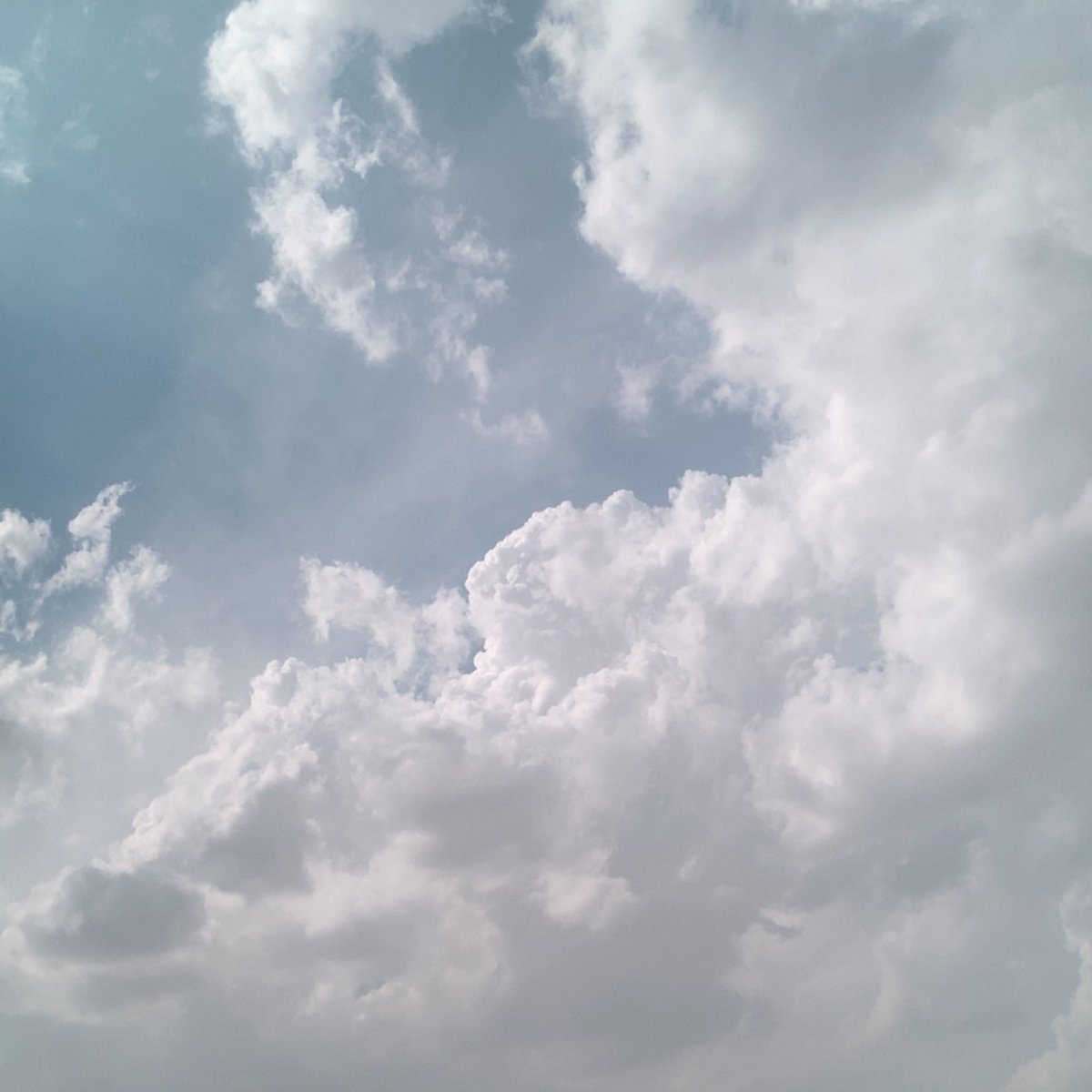 cloudyremas's tweet photo. الايام هذي نعييم لان الغيوم بكل الاوقات موجوده ياربي لك الحمد😭☁️ https://t.co/nWQaUBmhu1