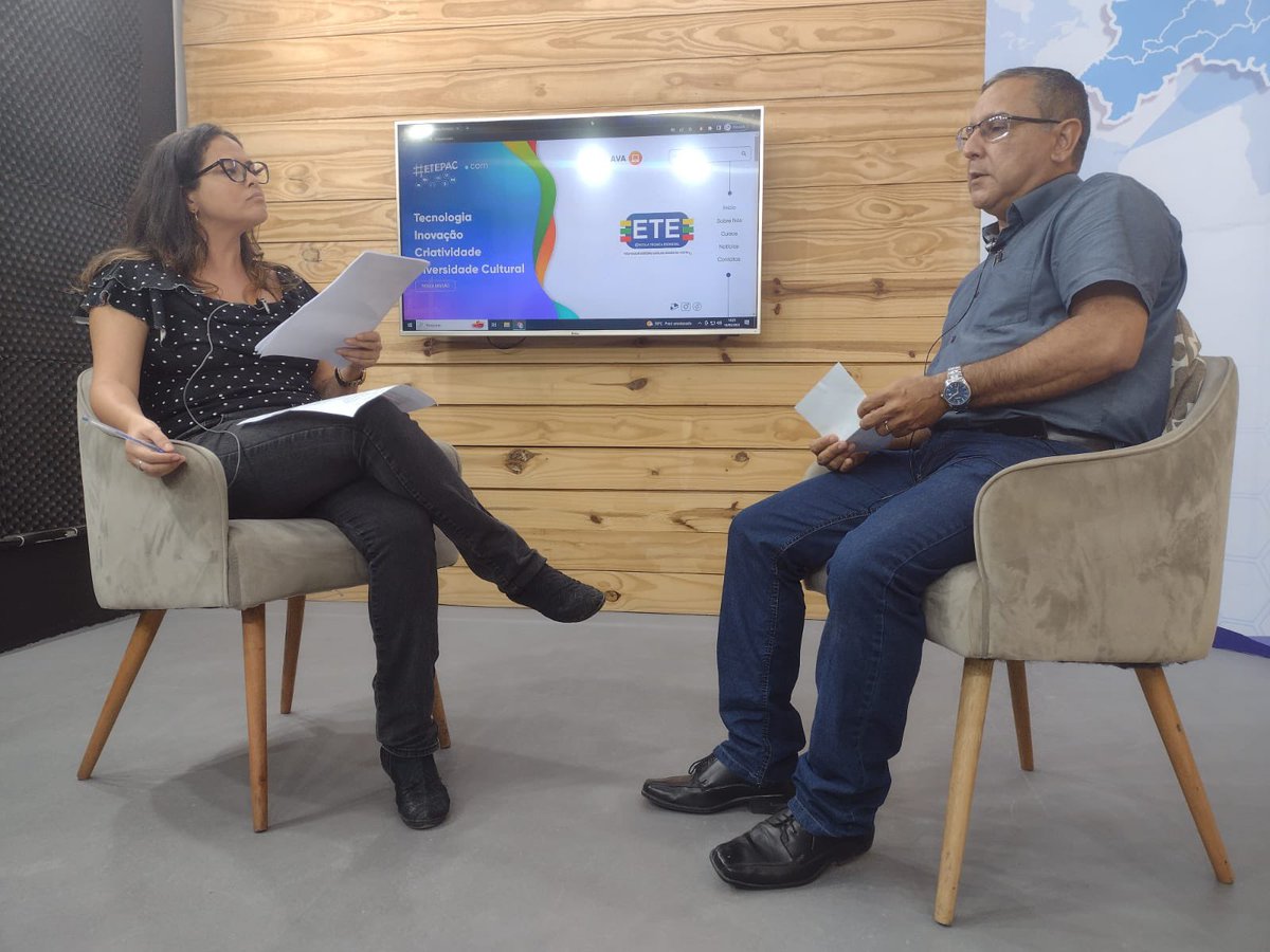 ama_nascimento's tweet photo. Professora podcaster 🤓🗣🔉#etepac #educacaoead #educacaodepernambuco #multimidia https://t.co/ChfrsEuBmy