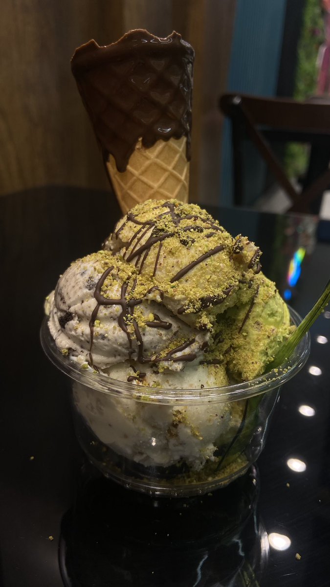 Fawzi_duba's tweet photo. الجو مطر واني دا اكل 🍨🍦 https://t.co/pDaNWPPytK