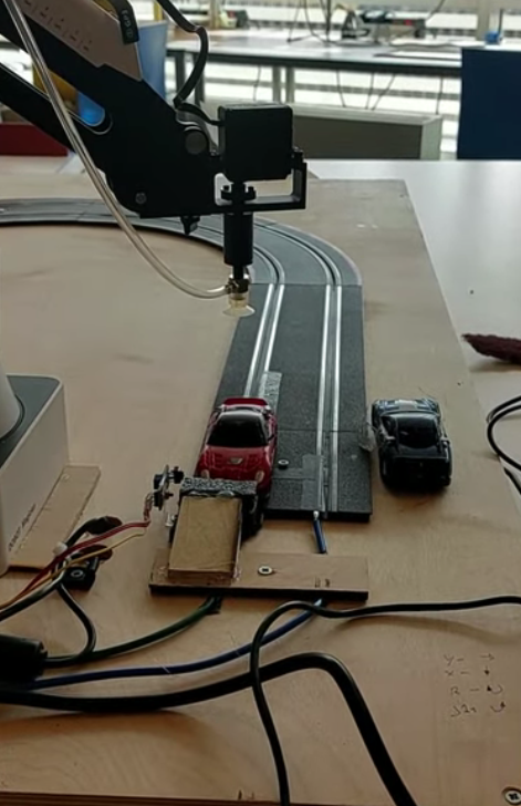 Carerra race track and a Dobot Magican youtube.com/shorts/58RQhCQ… via <a href="/YouTube/">YouTube</a>