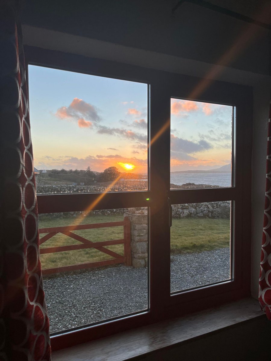 connaught1968's tweet photo. Petite vue de ma chambre chez mon pote John Mc Donaght à Glinske, Connemara. 😋 https://t.co/BATGDxnbdg
