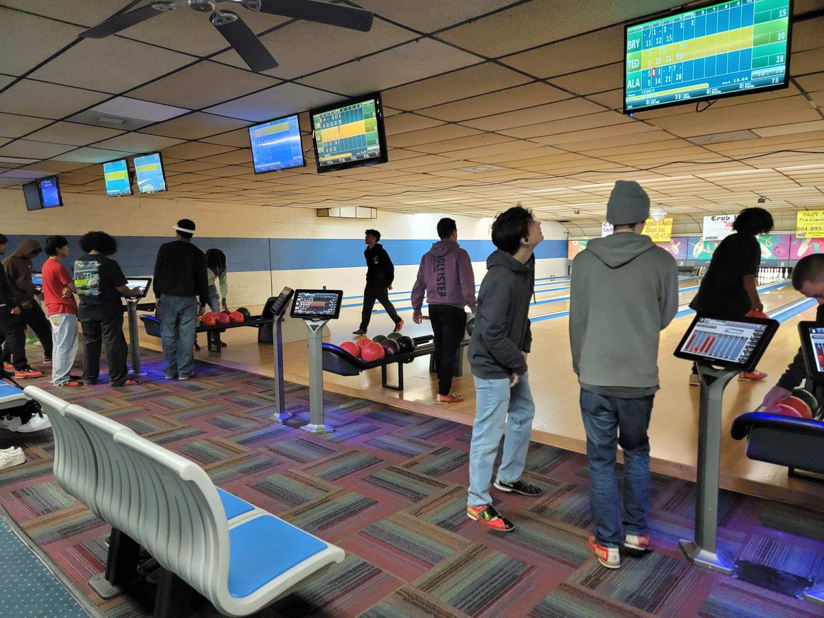 LCBirdHPE's tweet photo. Advanced PE and Fit for Life Students enjoyed a bowling trip https://t.co/v5rkxILgJJ