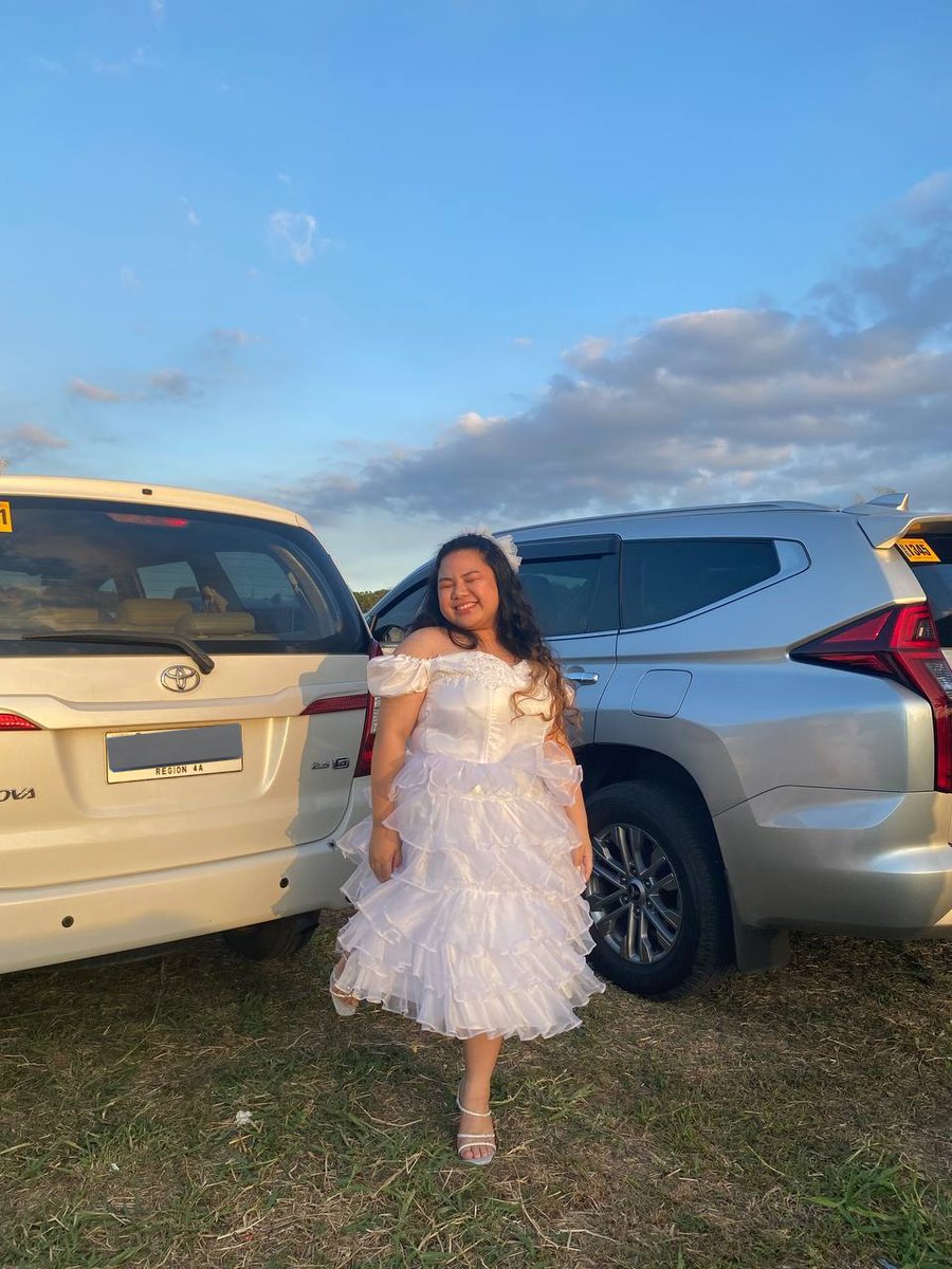 cln_gml's tweet photo. Harry's bride @ Harry's house 🤪

#LoveOnTourPH https://t.co/mbPoAp0ckV