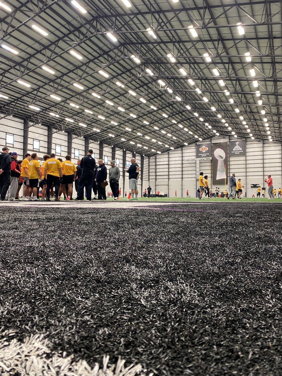 Oline_Academy's tweet photo. Always great to help with @Big33MD OLine evaluations! Team MD baby🦀 https://t.co/Mixx3XJvgI