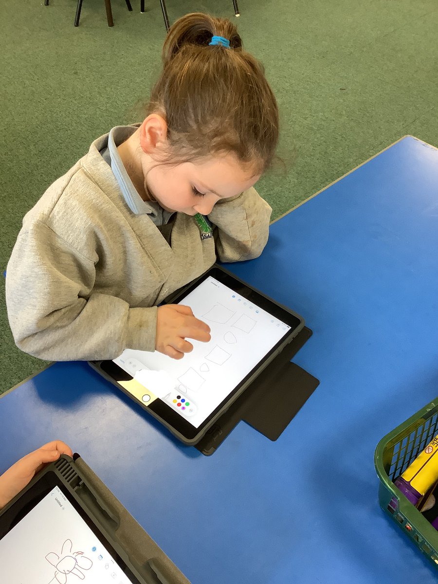 StAgnesY1's tweet image. In ICT we used iPads to make patterns.#stagnescomputing