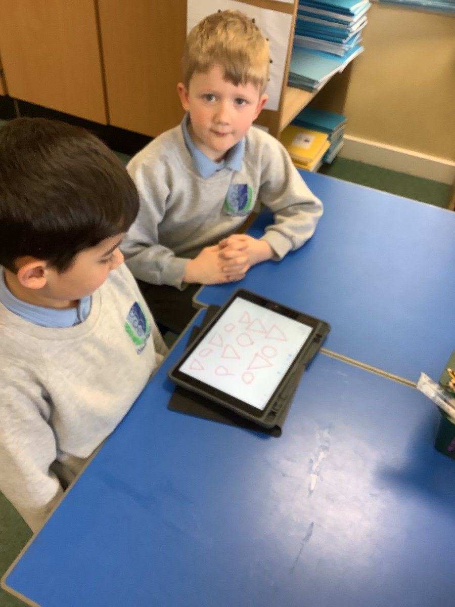 StAgnesY1's tweet image. In ICT we used iPads to make patterns.#stagnescomputing