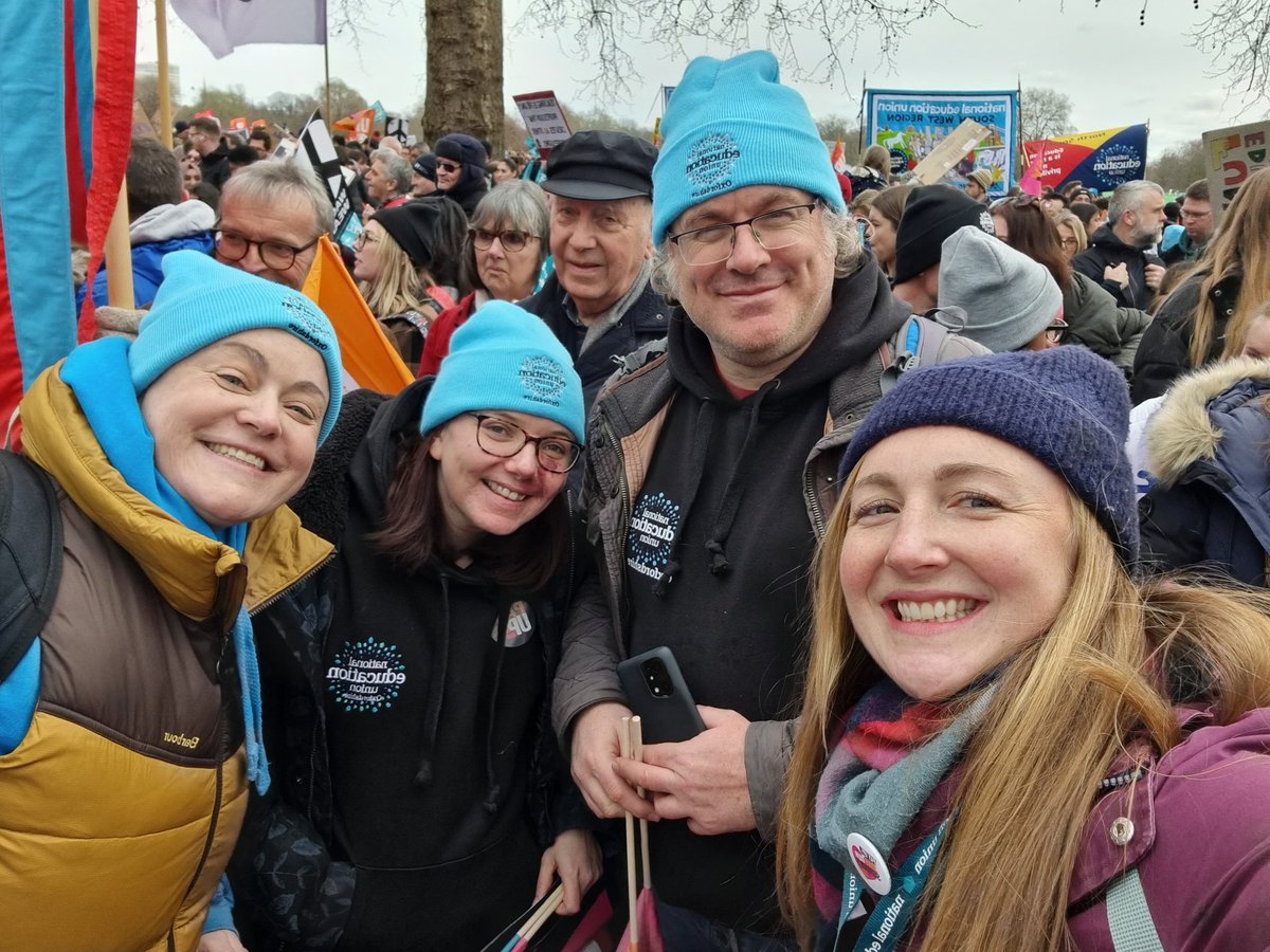 LucieGarland's tweet photo. Found some old friends! @neuoxon #TeacherStrike https://t.co/rdD9EiPtdb