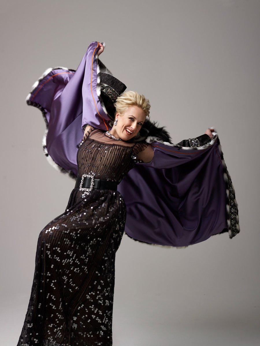 DianaDamrau's tweet photo. Exciting news! I'll be making my role debut as Rosalinde in Die Fledermaus next season at @bay_staatsoper 🦇 Can't wait to embody the enigmatic Rosalinde. Get ready for some bubbly fun and fabulous music! 🥂✨   
📸 Jurgen Frank  
https://t.co/WhmVtTSNcZ https://t.co/6k4zHcByeE