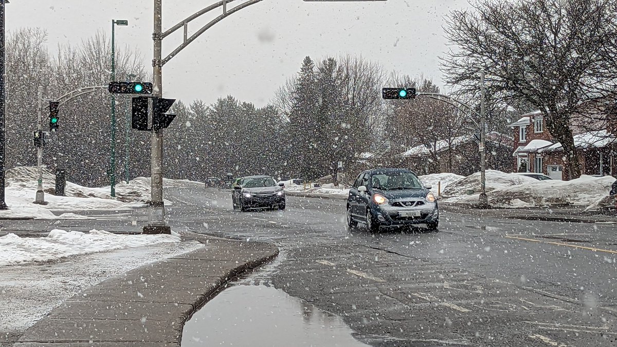 AdvCakStudios's tweet photo. Some pictures I took with my google pixel 6 pro before going to the gym ☺️

#GooglePixel
#amateurphotography #photography #Snowfall #snowdrop #snow #wet #Weather #smartphone https://t.co/Ucq1oKPoom