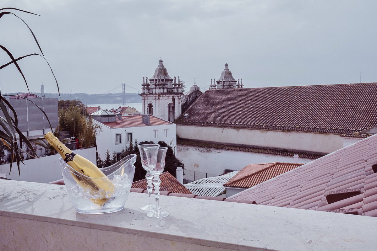 The sun shines bright like a diamond today and there is nothing better than a glass of champagne🍾 with views on the terrace of our Suite Premium room. Do you fancy 😋? Book now your stay! #gay #gayhotel #gaylife #gaytravel 
👉🏼thelatebirdslisbon.com