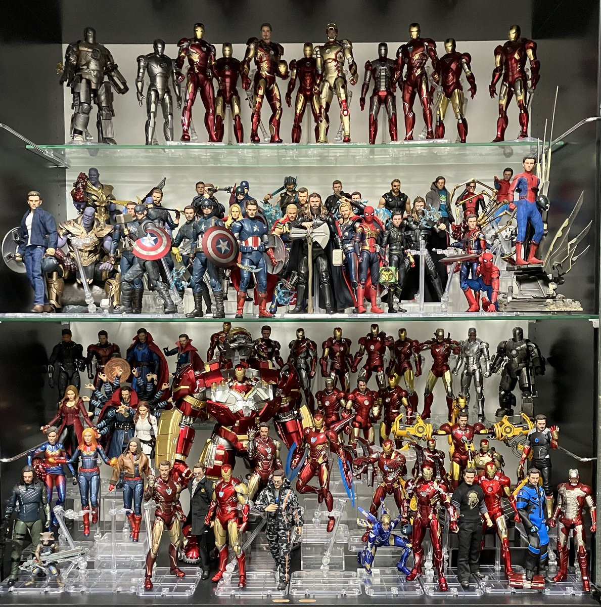 genuinefive's tweet photo. 久しぶりの固ツイ更新🫡
予約フィギュアのスペースを考えて飾ってたつもりですが…
1/6コーナーは相当厳しいです😱 https://t.co/T4aW5s9IrT