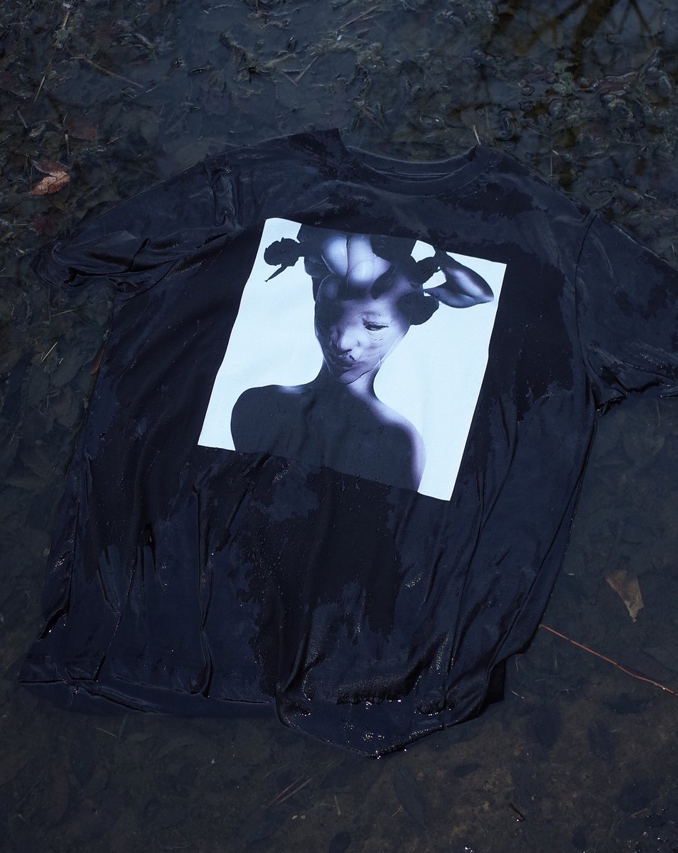 jessekanda's tweet image. Jesse Kanda &apos;Ophelia&apos; Black T available now in our shop wwwomb.jessekanda.com Shipping worldwide! Thank you!