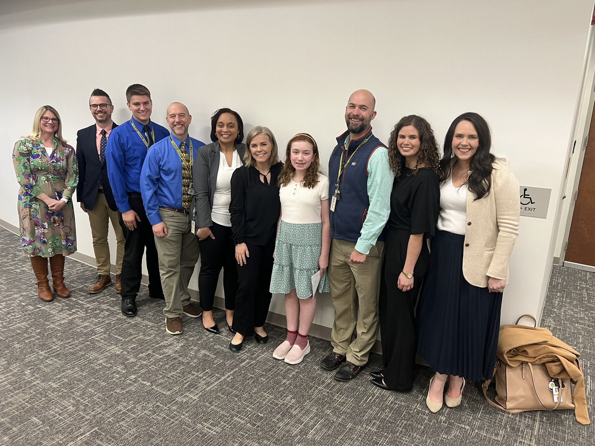 LCPS_Mercer's tweet image. Last night, Mercer was honored as the ONE LCPS Spotlight for Rigor in the Middle. Special shout-out to 7th grader, Allison Morgan, and music teacher, Mrs. Manning, for representing students and staff. #ONELCPS #buildingaLEGACY