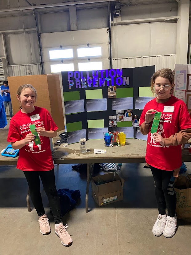 The Science Fair was back in person earlier this month, and the Sustainability Team was excited to once again hand out the 'Going Green' ribbons to projects that explored a sustainability related topic. Students explored pollution, transportation, product impacts, and more!