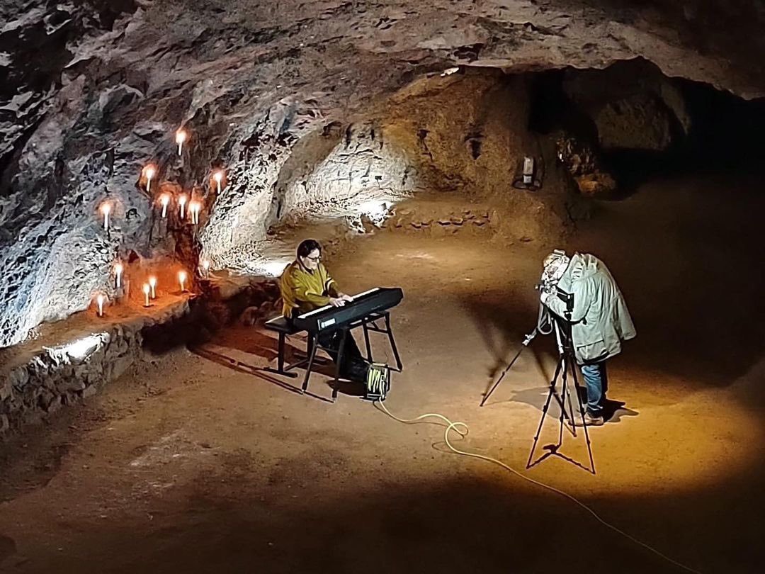 manasamitraUK's tweet image. Last month Supriya visited Clearwell Caves in preparation for a performance later on this year with Yanna Zissiadou and Sarah Waycott. 
This looks like a magical place to perform live music in 💕

—
#clearwellcaves #livemusic #performanceprep #supriyanagarajan #manasamitra