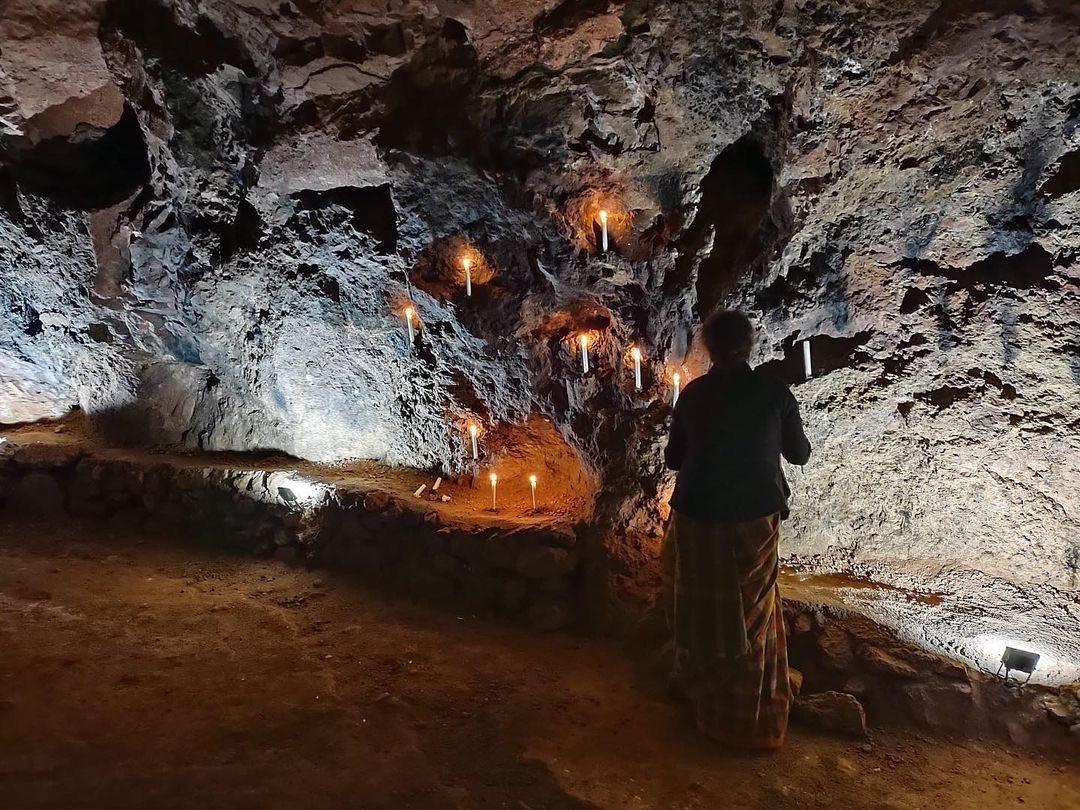 manasamitraUK's tweet image. Last month Supriya visited Clearwell Caves in preparation for a performance later on this year with Yanna Zissiadou and Sarah Waycott. 
This looks like a magical place to perform live music in 💕

—
#clearwellcaves #livemusic #performanceprep #supriyanagarajan #manasamitra